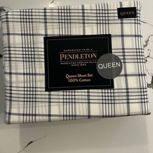 Pendleton Queen Sheet Set in Navy Blue and  White nwt